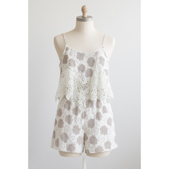 Y2K‎ Kings Road Womens Romper Size L White Lace Floral Embroidered Boho Coastal - Picture 1 of 9